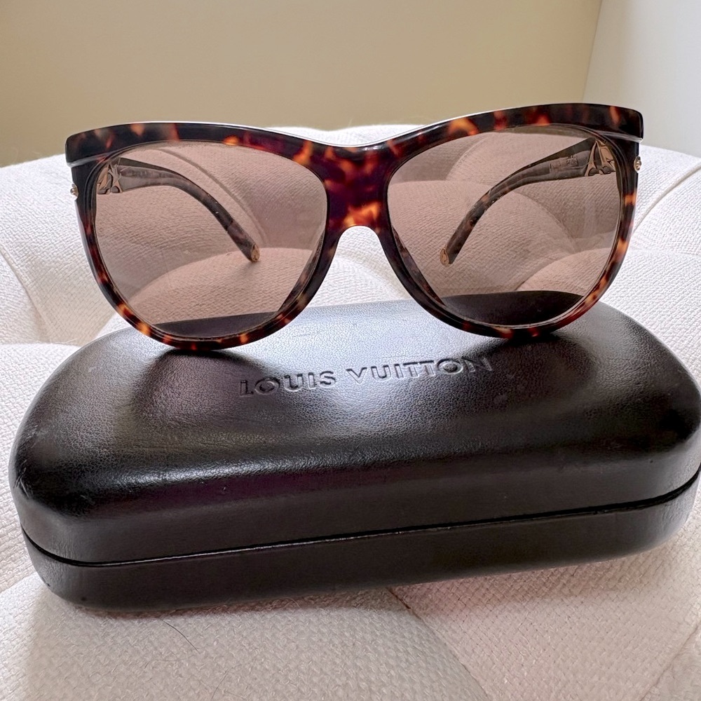 Louis Vuitton Tortoise Shell Sunglasses - Picture 2 of 8